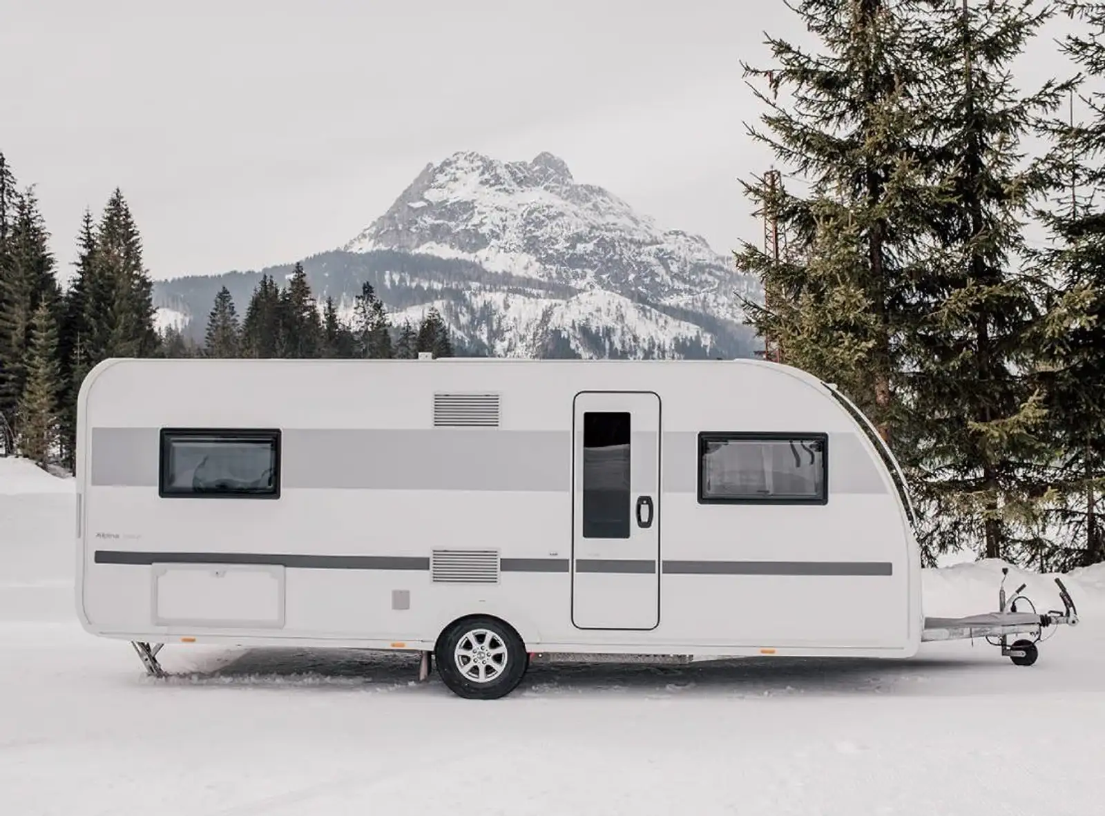 Ako pripraviť obytný automobil alebo karavan na zimu?