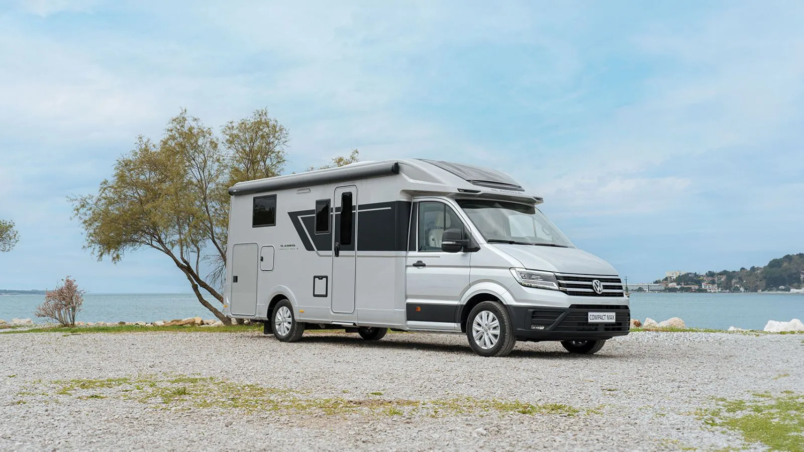 Adria Compact Max — prvý obytný automobil na podvozku VW Crafter