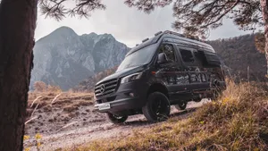 Poháněno Mercedes-Benz