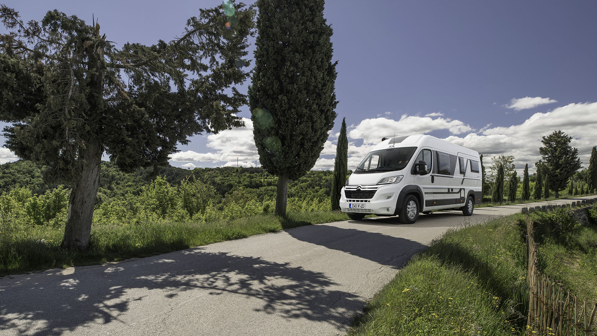 Twin Axess - vestaby - Adria - Campers4U