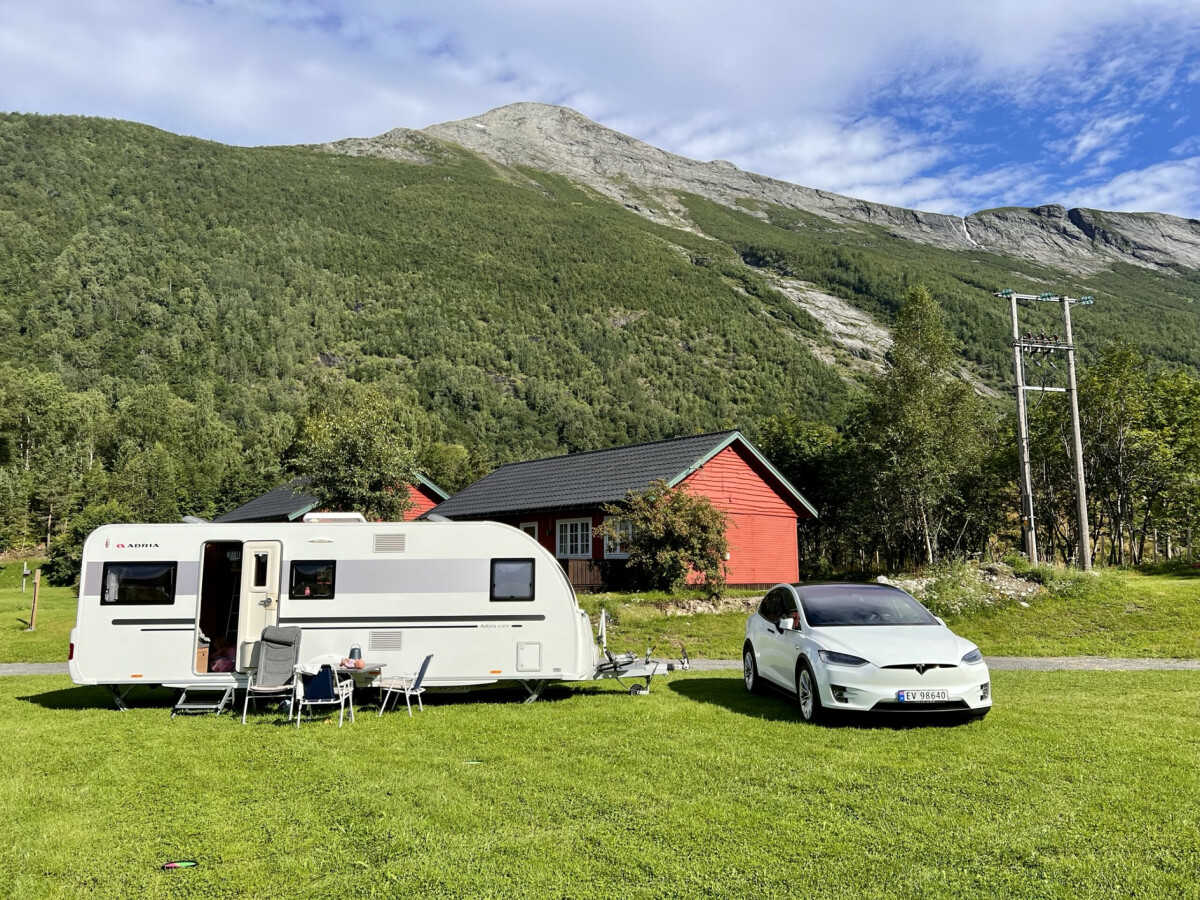 Tahání karavanu elektromobilem