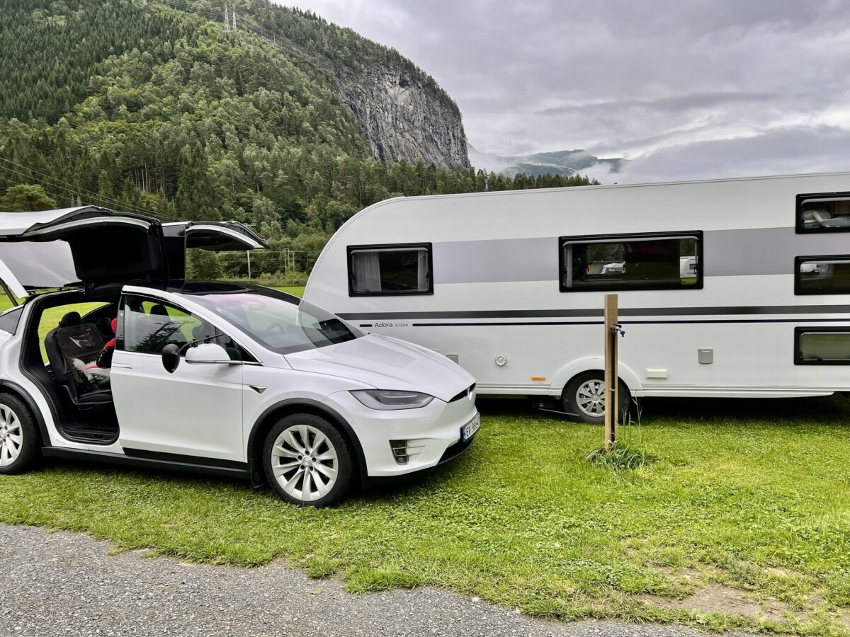 Tahání karavanu elektromobilem