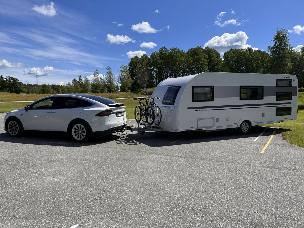 Tahání karavanu elektromobilem