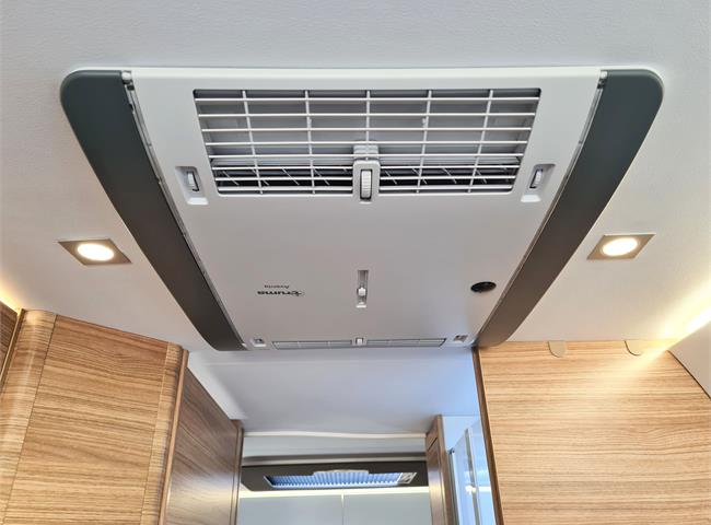 SONIC SUPREME 710 SL - VÝBAVA