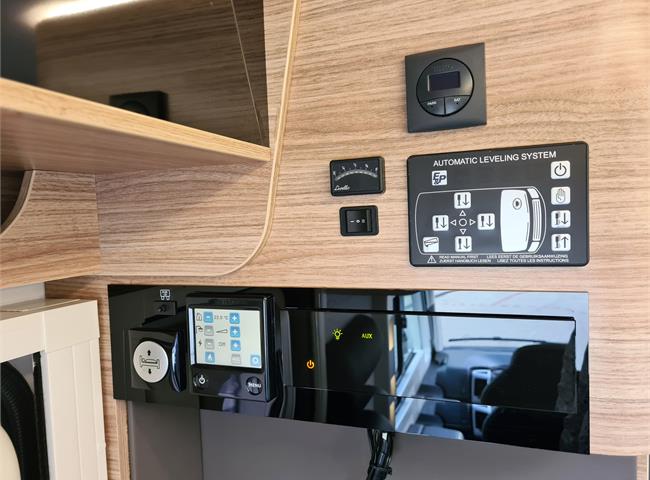 SONIC SUPREME 710 SL - VÝBAVA