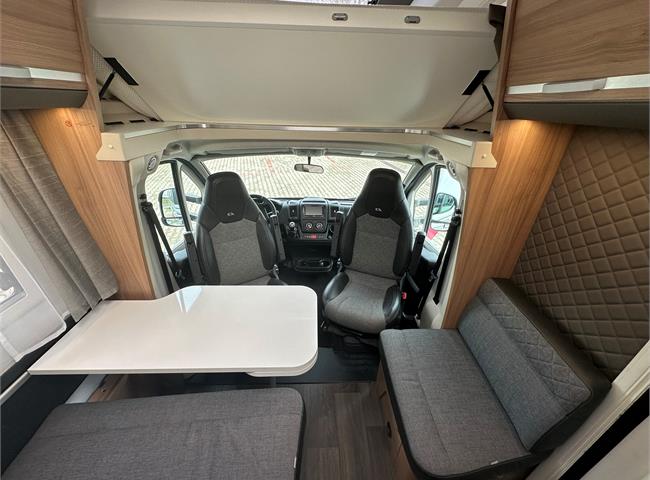 CORAL XL AXESS 670 SL - VÝBAVA