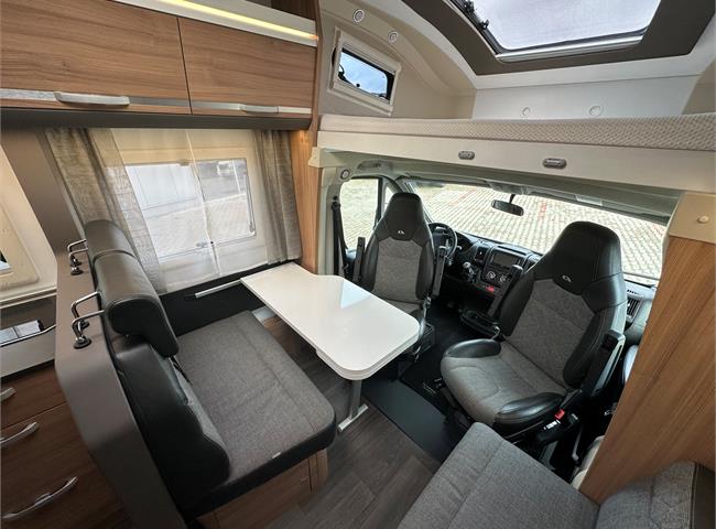 CORAL XL AXESS 670 SL - VÝBAVA