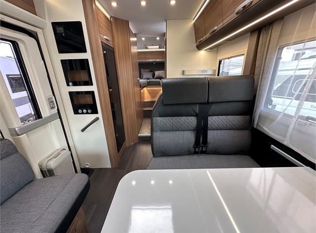 CORAL XL AXESS 670 SL - VÝBAVA