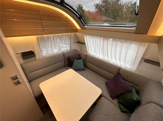 ADORA 502 UL - VÝBAVA
