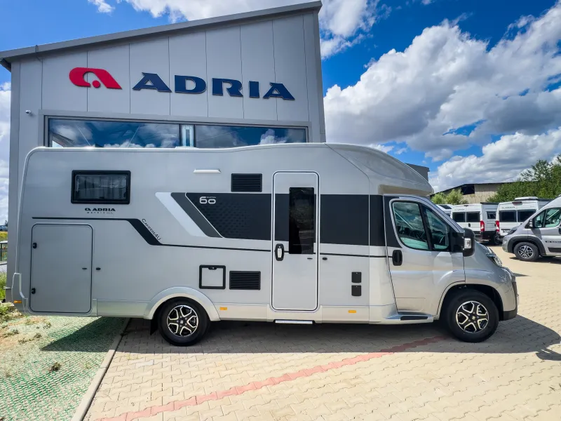 60Y CORAL 670 DL – foto 2/12
