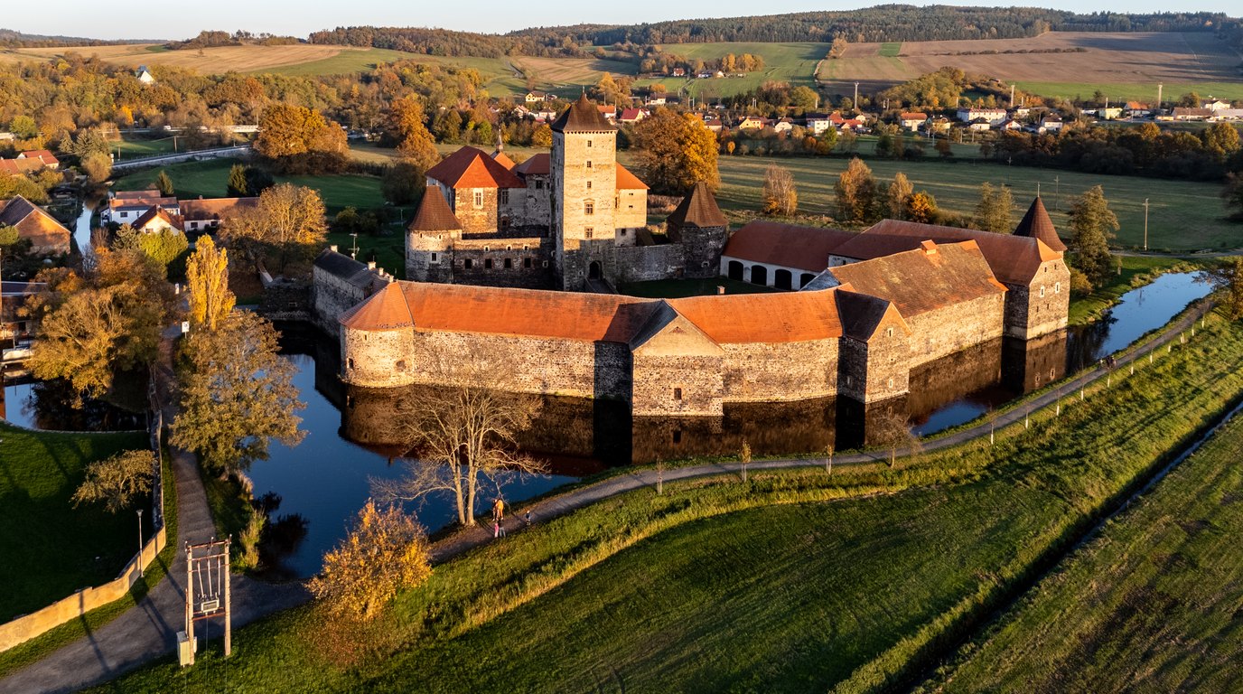 Areál pivovaru Plzeňský Prazdroj v Plzni s historickou vstupní branou