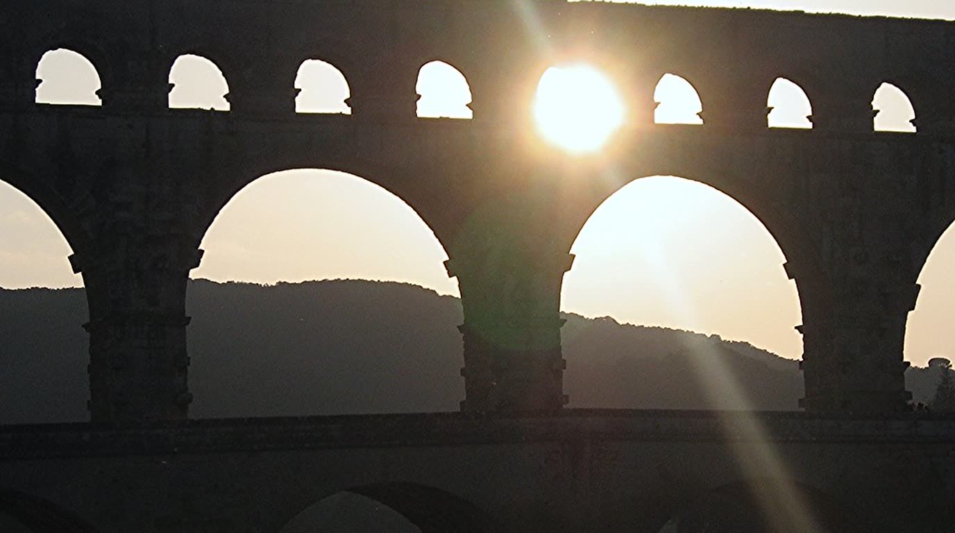 Římský akvadukt Pont du Gard nad řekou Gardon v Provence